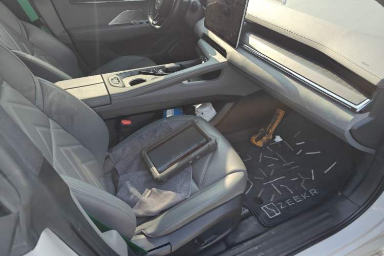 Used Zeekr 001 2023 ME Edition 100 kWh Right Front Seat