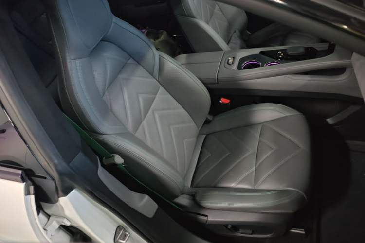 Used Zeekr 001 2023 WE Edition 86 kWh Right Front Seat