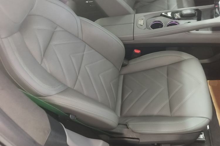 Used Zeekr 001 2023 WE Edition 86 kWh Right Front Seat