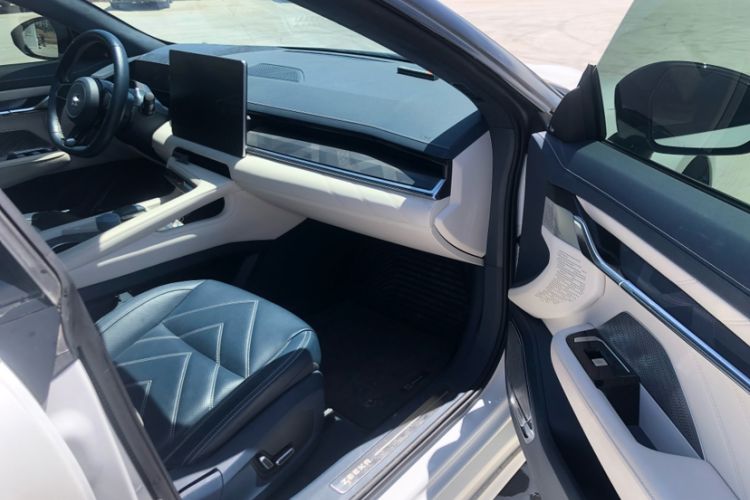 Used Zeekr 001 2023 WE Edition 86 kWh Right Front Seat