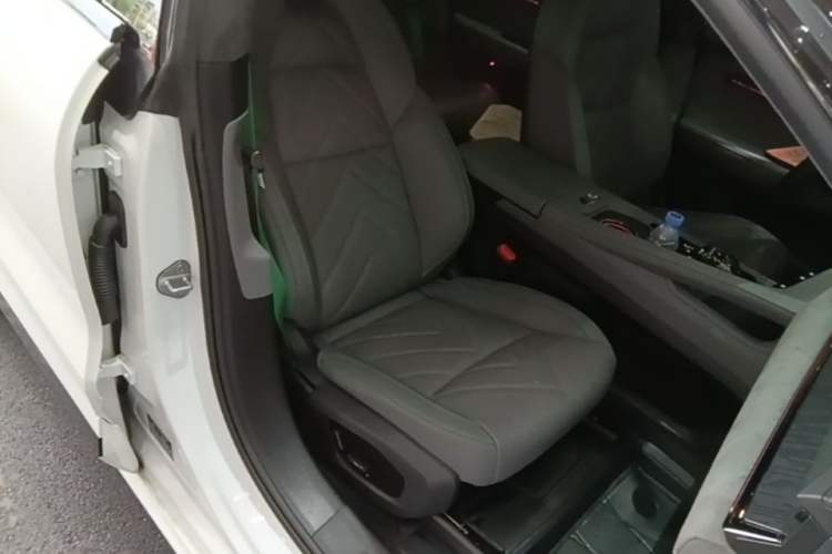 Used Zeekr 001 2023 WE Edition 86 kWh Right Front Seat