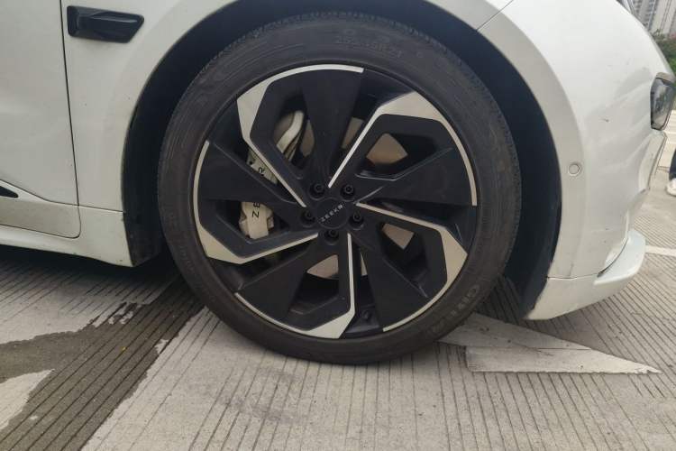 Used Zeekr 001 2023 YOU Edition 100 kWh Right Front Wheel Hub