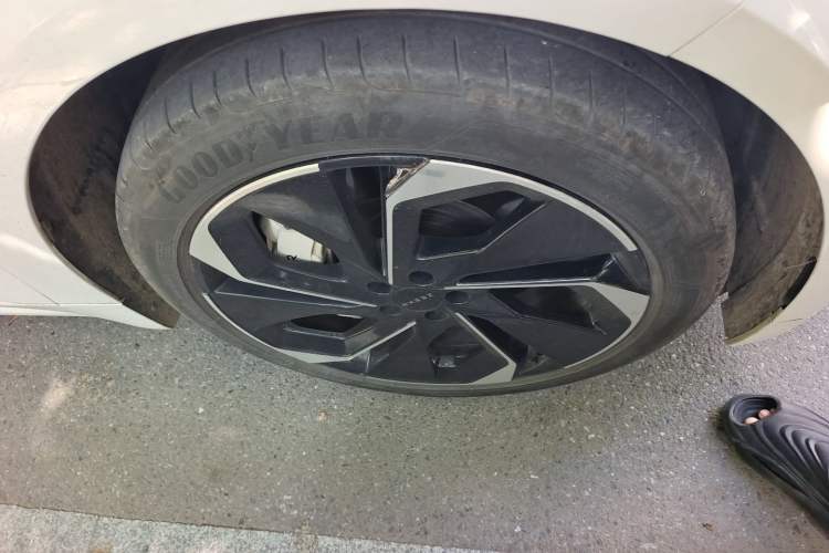 Used Zeekr 001 2023 WE Edition 100 kWh Right Front Wheel Hub
