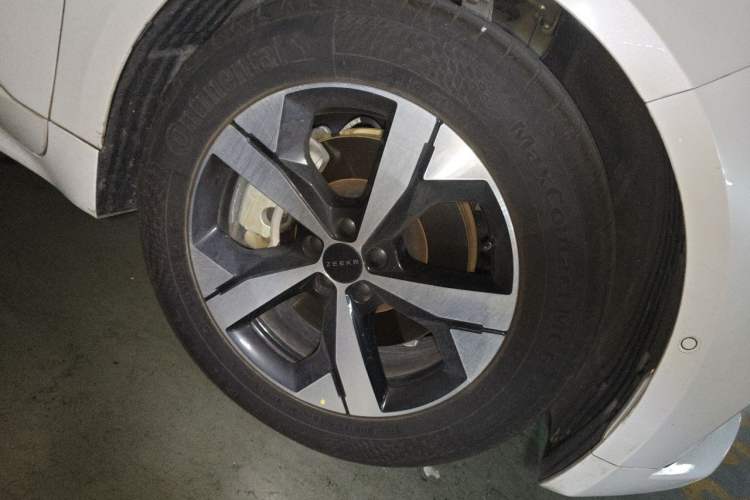 Used Zeekr 001 2023 WE Edition 100 kWh Right Front Wheel Hub