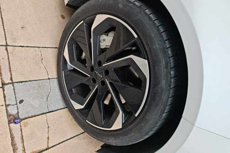 Used Zeekr 001 2023 ME Edition 100 kWh Right Front Wheel Hub