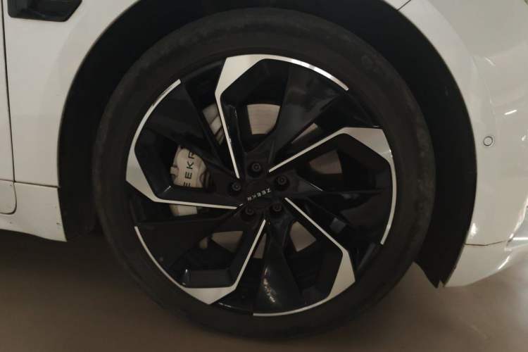 Used Zeekr 001 2023 ME Edition 100 kWh Right Front Wheel Hub
