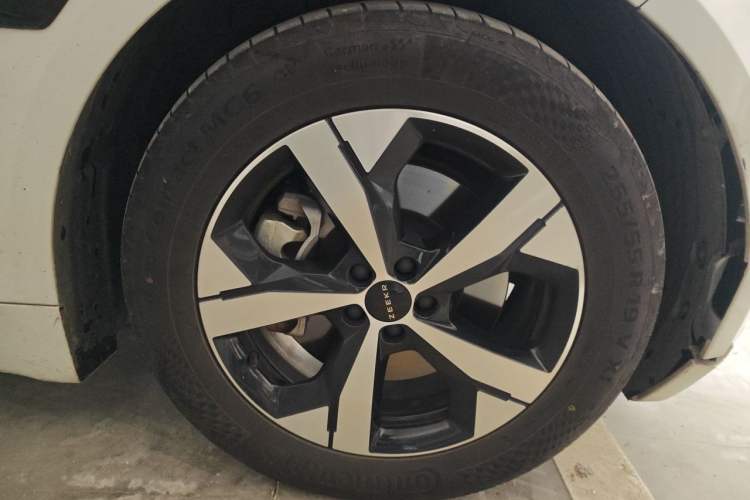 Used Zeekr 001 2023 WE Edition 86 kWh Right Front Wheel Hub