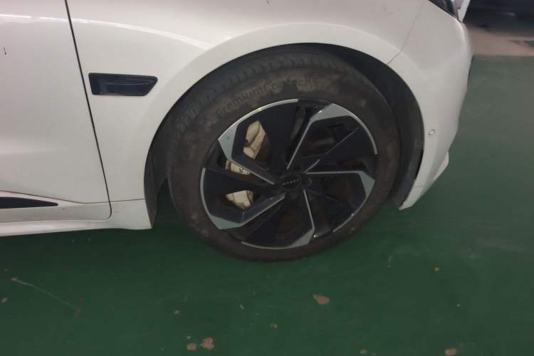 Used Zeekr 001 2023 YOU Edition 100 kWh Right Front Wheel Hub