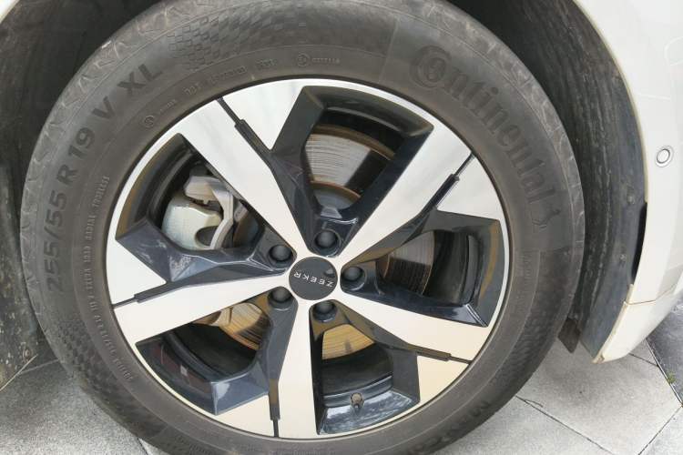 Used Zeekr 001 2023 WE Edition 86 kWh Right Front Wheel Hub