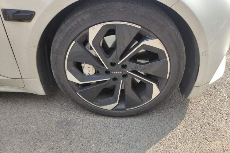 Used Zeekr 001 2023 YOU Edition 100 kWh Right Front Wheel Hub