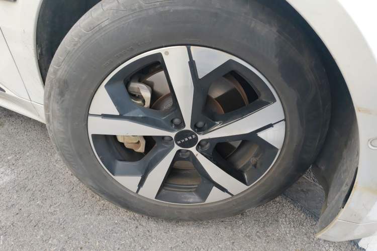 Used Zeekr 001 2023 WE Edition 100 kWh Right Front Wheel Hub