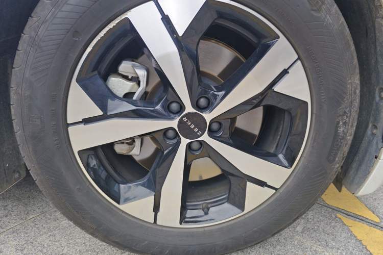 Used Zeekr 001 2023 WE Edition 100 kWh Right Front Wheel Hub
