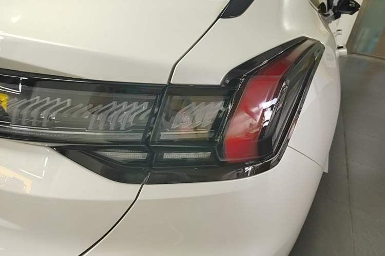 Used Zeekr 001 2023 WE Edition 100 kWh Right Rear Taillight