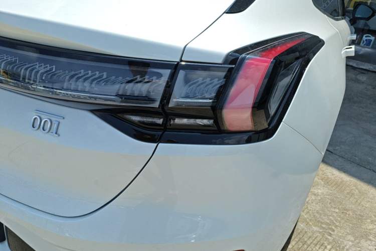 Used Zeekr 001 2023 WE Edition 100 kWh Right Rear Taillight