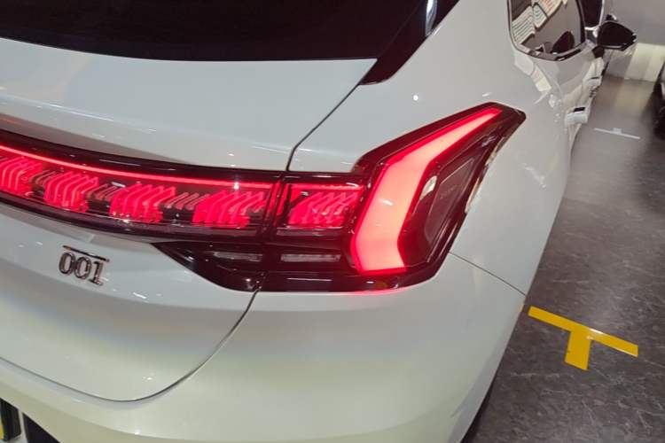 Used Zeekr 001 2023 WE Edition 86 kWh Right Rear Taillight