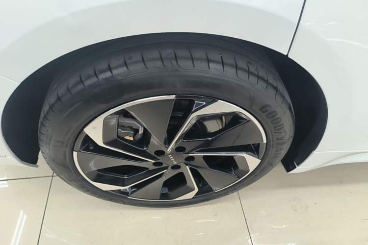 Used Zeekr 001 2023 WE Edition 86 kWh Right Rear Wheel Hub