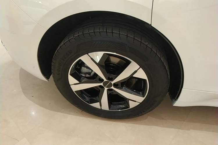 Used Zeekr 001 2023 WE Edition 100 kWh Right Rear Wheel Hub