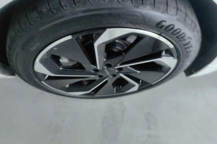 Used Zeekr 001 2023 WE Edition 86 kWh Right Rear Wheel Hub