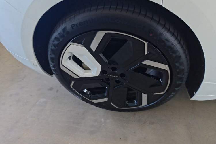 Used Zeekr 001 2023 WE Edition 100 kWh Right Rear Wheel Hub