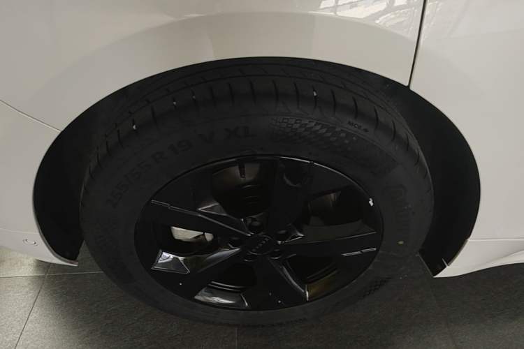 Used Zeekr 001 2023 WE Edition 100 kWh Right Rear Wheel Hub