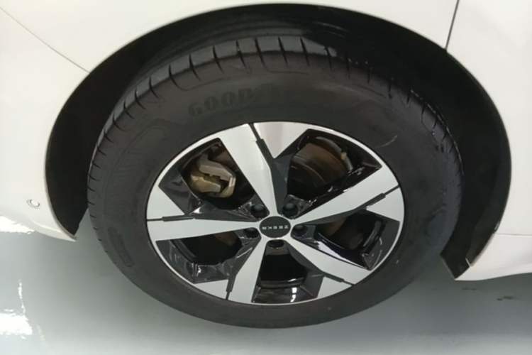 Used Zeekr 001 2023 WE Edition 100 kWh Right Rear Wheel Hub