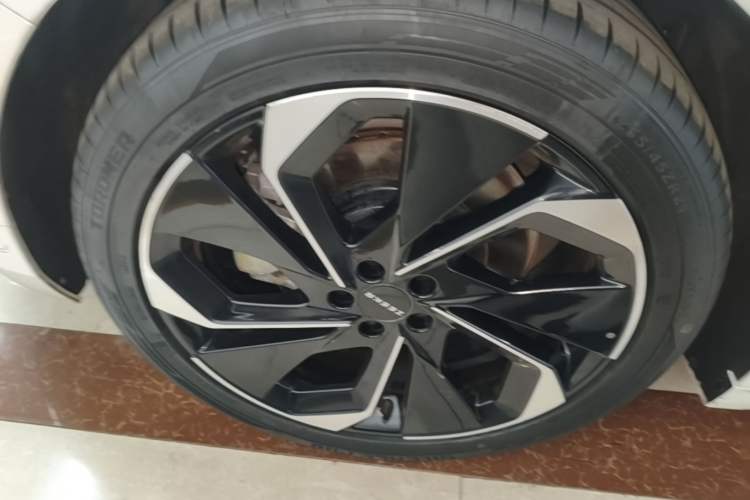 Used Zeekr 001 2023 WE Edition 86 kWh Right Rear Wheel Hub