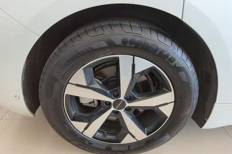 Used Zeekr 001 2023 WE Edition 100 kWh Right Rear Wheel Hub