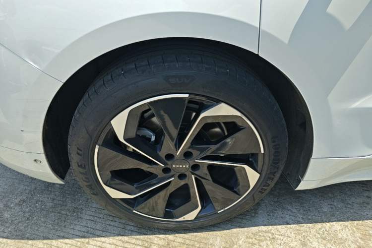 Used Zeekr 001 2023 WE Edition 100 kWh Right Rear Wheel Hub