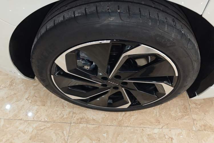 Used Zeekr 001 2023 WE Edition 100 kWh Right Rear Wheel Hub