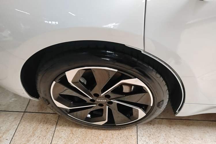 Used Zeekr 001 2023 WE Edition 86 kWh Right Rear Wheel Hub