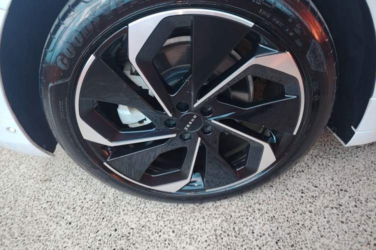 Used Zeekr 001 2023 WE Edition 100 kWh Right Rear Wheel Hub