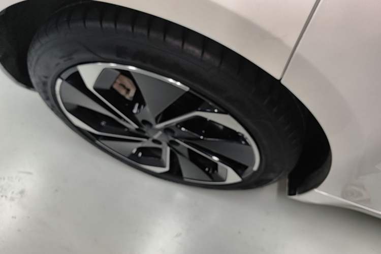 Used Zeekr 001 2023 WE Edition 86 kWh Right Rear Wheel Hub