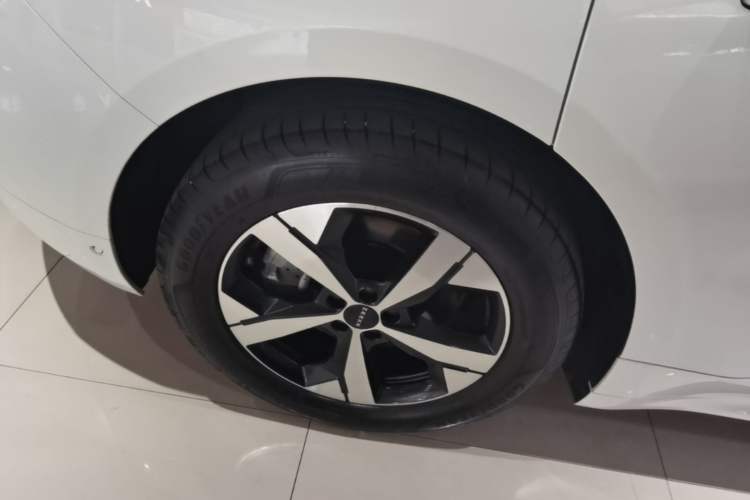 Used Zeekr 001 2023 WE Edition 100 kWh Right Rear Wheel Hub