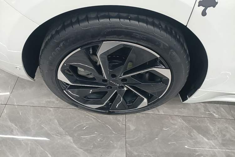 Used Zeekr 001 2023 WE Edition 86 kWh Right Rear Wheel Hub