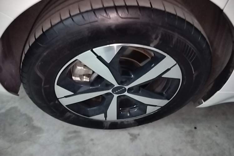 Used Zeekr 001 2023 WE Edition 100 kWh Right Rear Wheel Hub