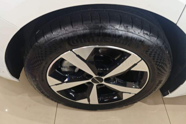 Used Zeekr 001 2023 WE Edition 100 kWh Right Rear Wheel Hub