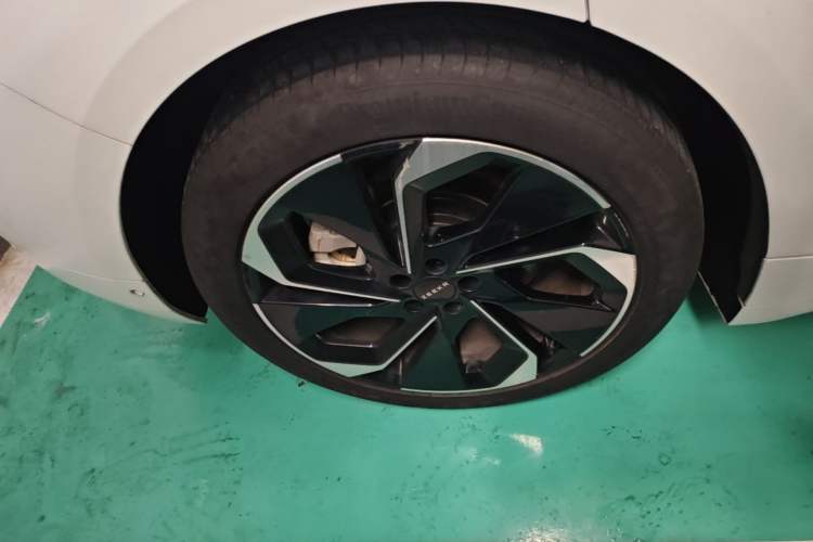 Used Zeekr 001 2023 WE Edition 86 kWh Right Rear Wheel Hub