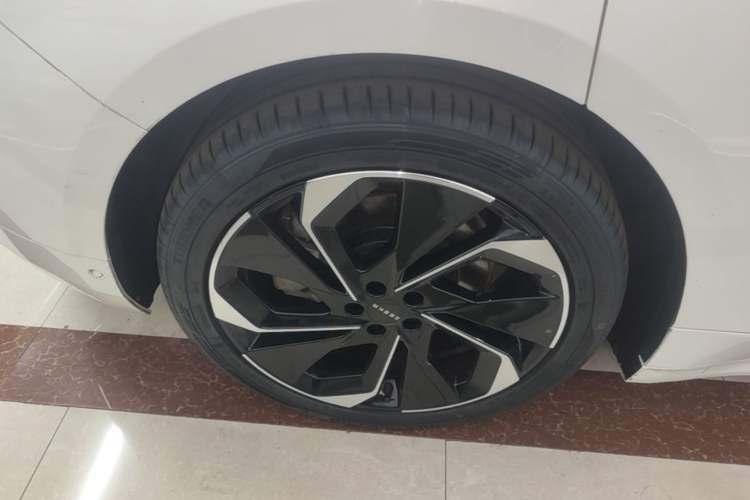Used Zeekr 001 2023 WE Edition 86 kWh Right Rear Wheel Hub