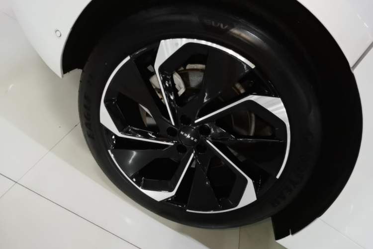Used Zeekr 001 2023 WE Edition 86 kWh Right Rear Wheel Hub