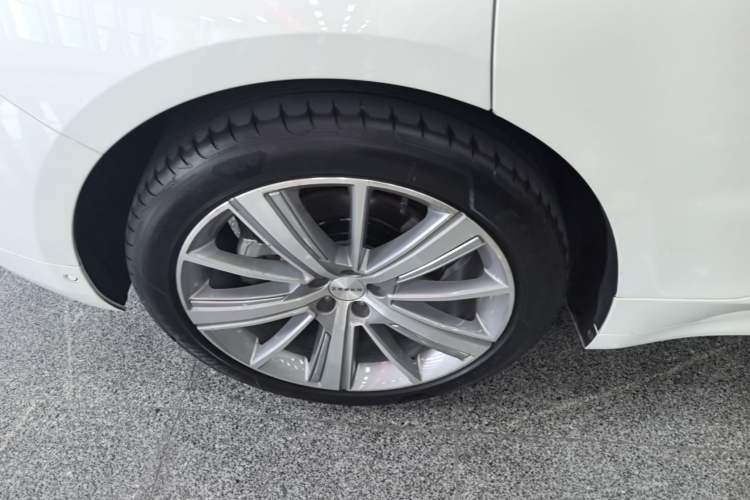 Used Zeekr 001 2023 WE Edition 100 kWh Right Rear Wheel Hub
