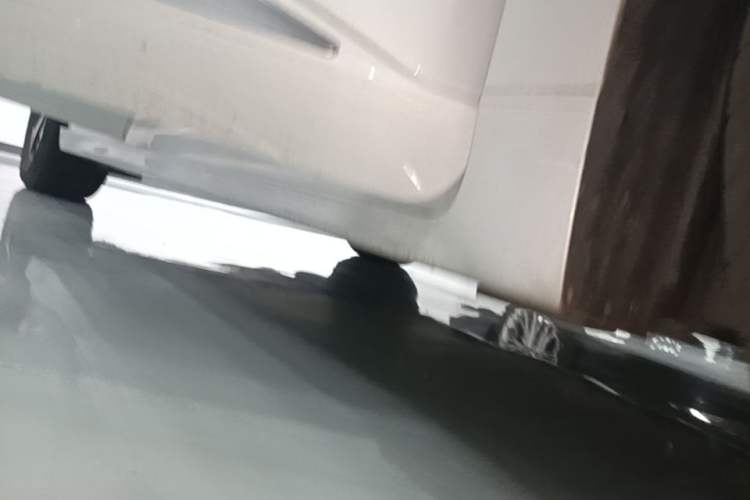 Used Zeekr 001 2023 WE Edition 100 kWh Right Side Sill