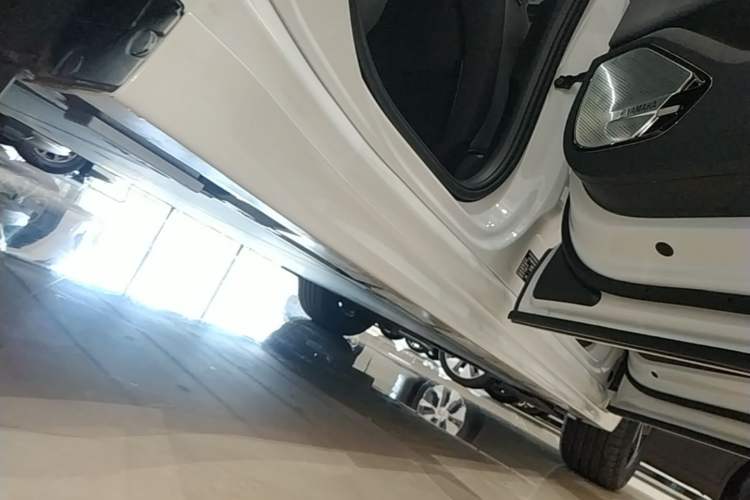 Used Zeekr 001 2023 WE Edition 100 kWh Right Side Sill
