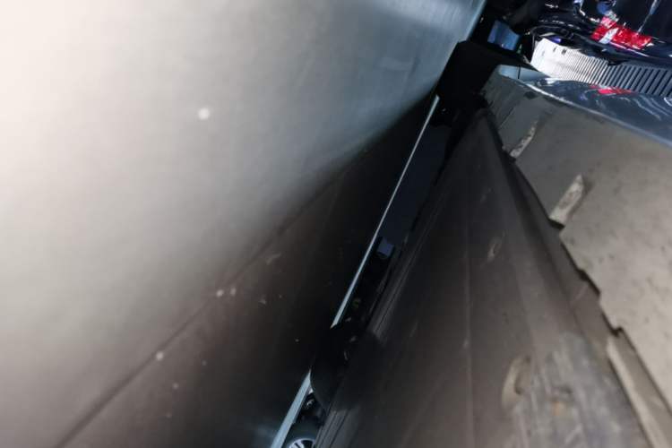 Used Zeekr 001 2023 WE Edition 100 kWh Right Side Sill