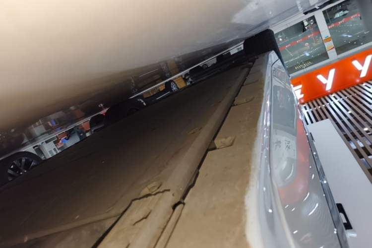 Used Zeekr 001 2023 WE Edition 100 kWh Right Side Sill