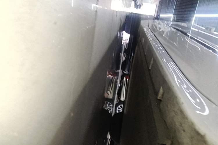 Used Zeekr 001 2023 WE Edition 86 kWh Right Side Sill