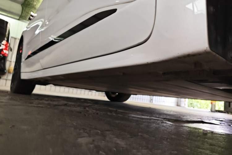 Used Zeekr 001 2023 WE Edition 86 kWh Right Side Sill