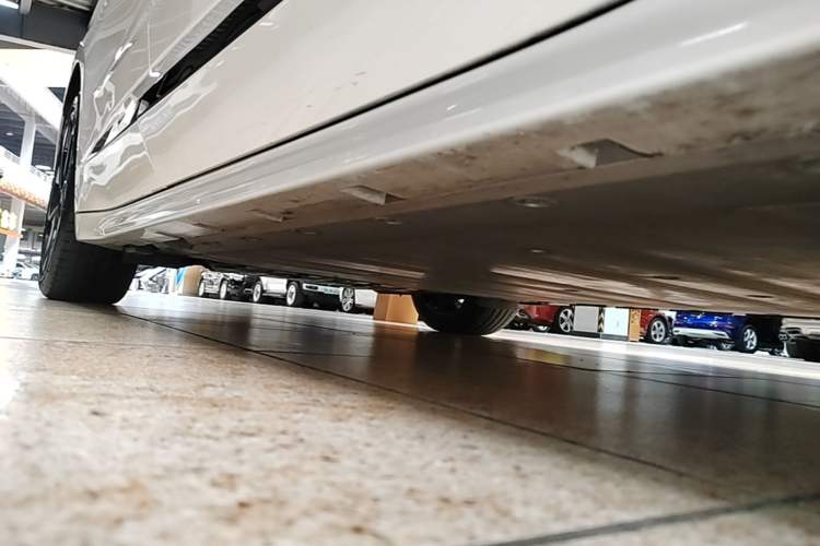 Used Zeekr 001 2023 WE Edition 86 kWh Right Side Sill