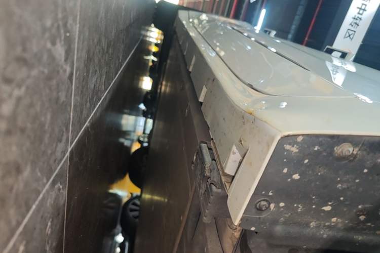 Used Zeekr 001 2023 WE Edition 86 kWh Right Side Sill