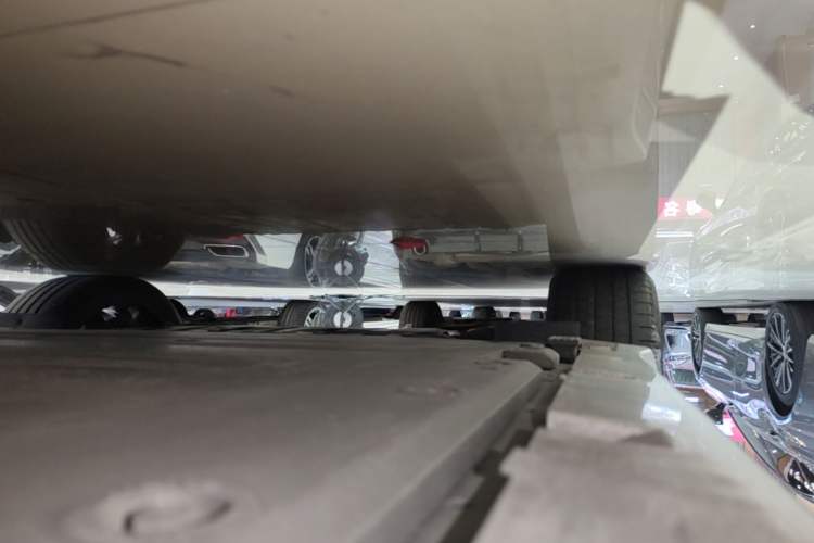 Used Zeekr 001 2023 WE Edition 86 kWh Right Side Sill
