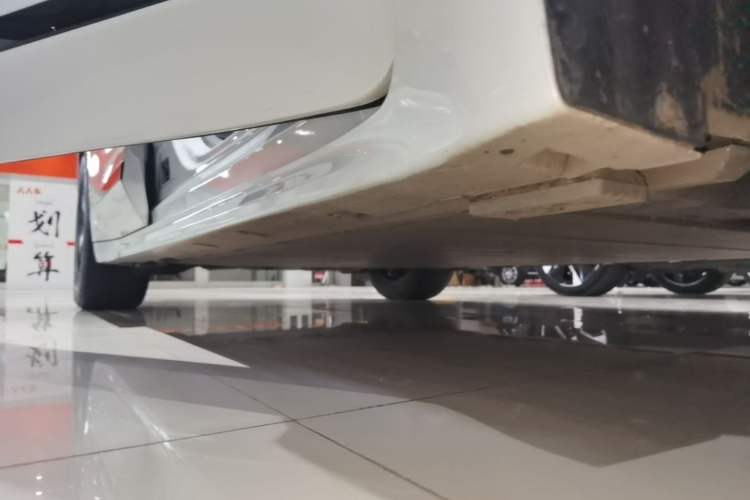 Used Zeekr 001 2023 WE Edition 100 kWh Right Side Sill